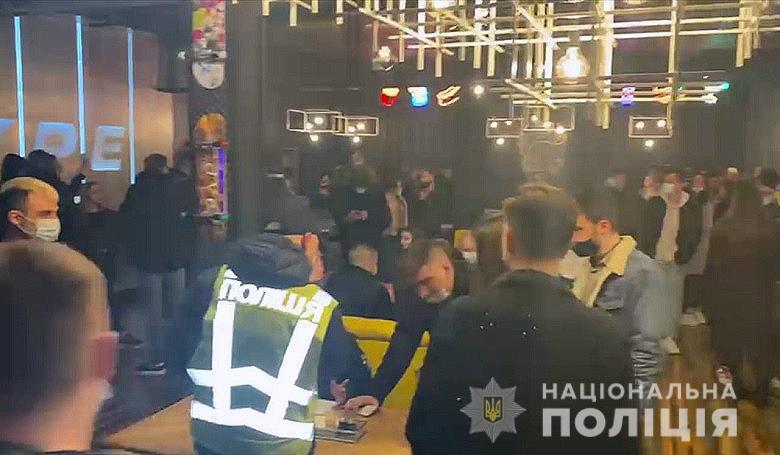 В Киеве устроили облаву на рестораны, которые работают во время локдауна (фото)