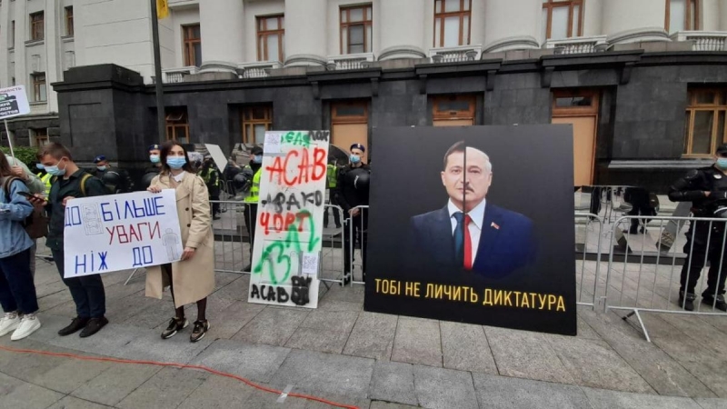 На Банковой собираются участники митинга в поддержку Стерненко (фото)