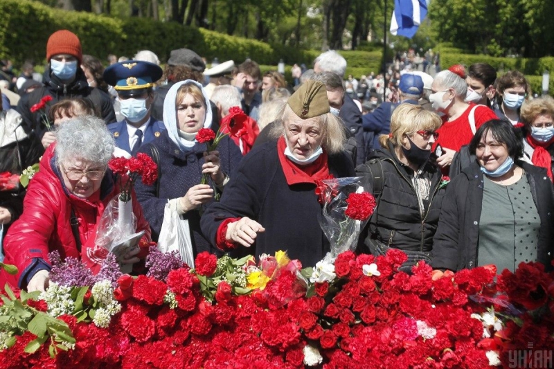 Запрещенная символика и задержания: как отметили День победы в Украине (фоторепортаж)