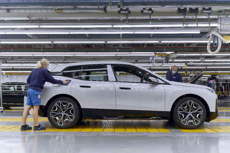 В Германии стартовал выпуск электрического BMW iX