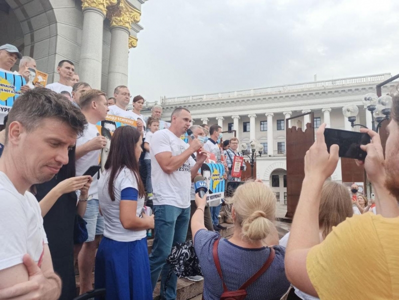 В Киеве прошла акция в поддержку незаконно арестованного в Крыму журналиста Есипенко (фото)