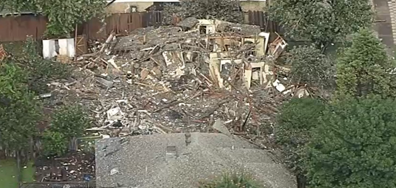 В США взрыв сровнял с землей жилой дом: много пострадавших. Фото и видео
