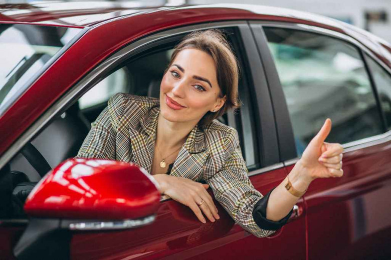Каждая десятая женщина в России покупает автомобиль… не думая