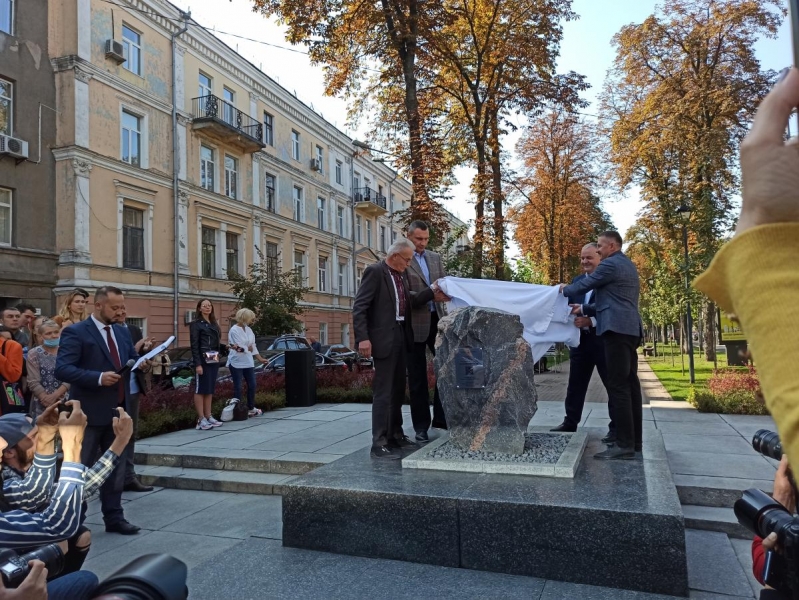 В Киеве открыли и освятили камень, на месте которого установят памятник Ивану Франко (фото)