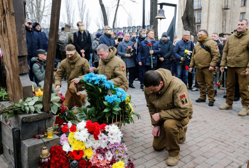 В Киеве ко Дню Достоинства и свободы почтили память Героев Небесной Сотни (фоторепортаж)