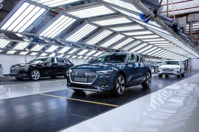 «Ауди» приглашает на виртуальную экскурсию по заводу Audi в Брюсселе