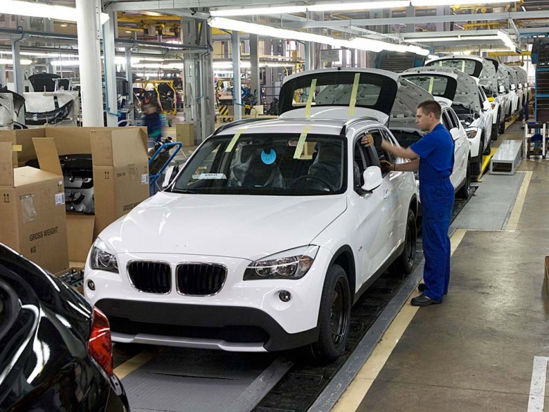 BMW останавливает производство в Калининграде и поставки автомобилей в Россию