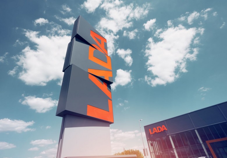 АВТОВАЗ накажет дилеров, завышающих цены на новую Lada Vesta