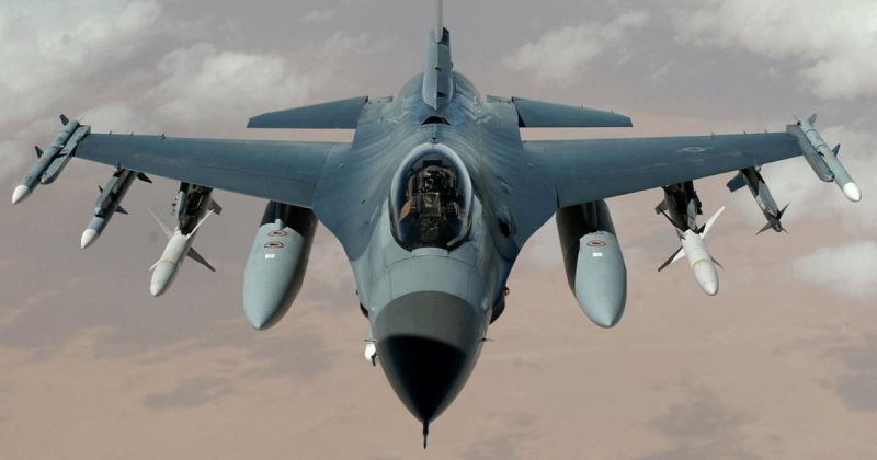 США не спешат одобрить обучение украинских летчиков на истребителях F-16 - Politico