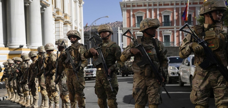 В Боливии произошла попытка государственного переворота: военные штурмовали президентский дворец. Фото и видео