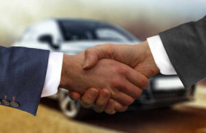 В январе-апреле 2025 года в России продано 400 тысяч новых автомобилей