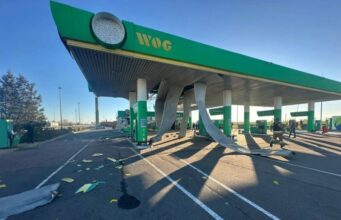 Войска РФ ударили «Искандером» по Николаеву, есть жертва: спасатели показали видео