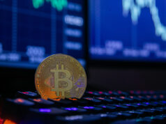 Экономист назвал причины обвала биткоина ниже $85 тыс. и дал прогноз до конца года