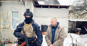 Дезертир в Ровенской области сбежал с полигона и отстреливался от полиции: в доме нашли арсенал оружия