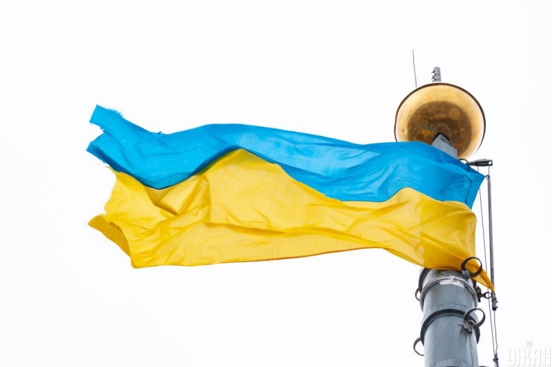 Сегодня по всей Украине приспустят государственные флаги