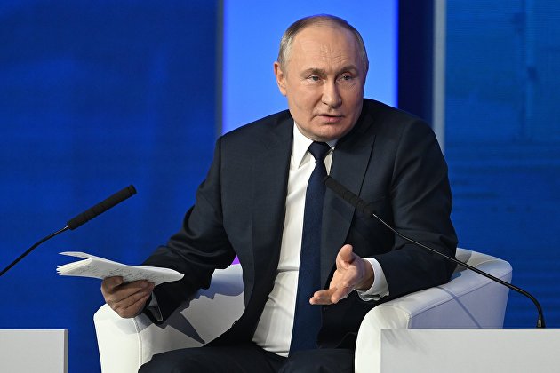 Запад в ряде областей даже не пытается вводить санкции, заявил Путин